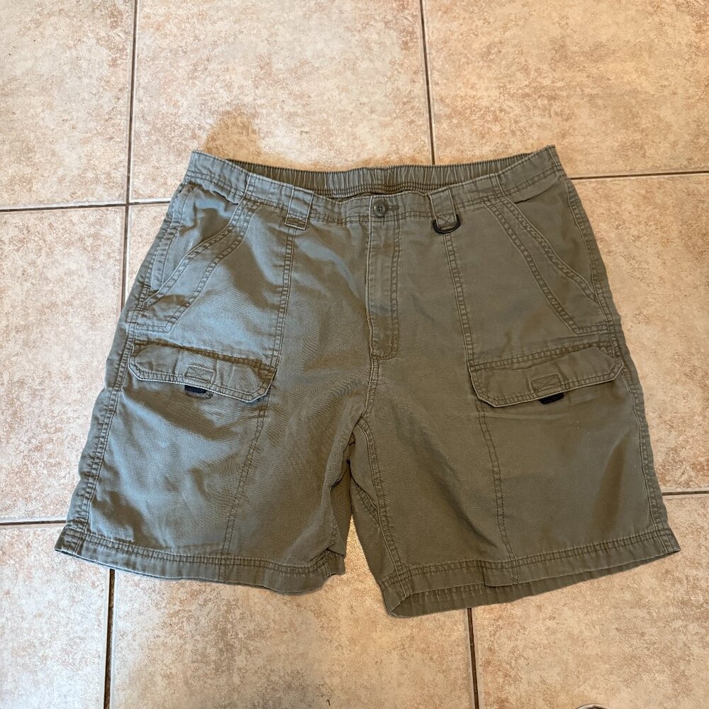 Khaki Cargo Shorts Size 40 x 10" Relaxed Fit (102)
